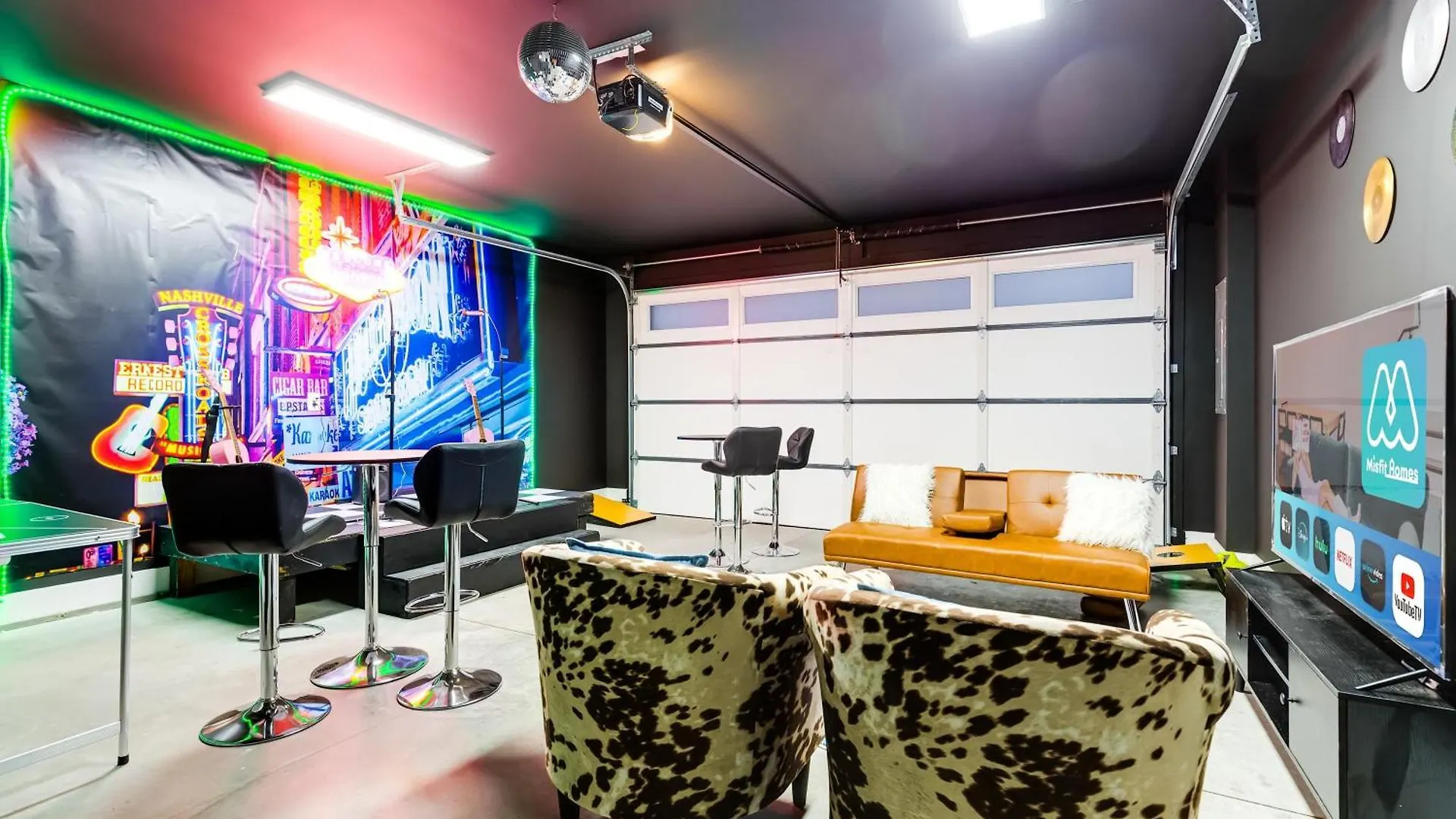 Downtown Nashville Hot Tub Game Room Karaoke Holiday home