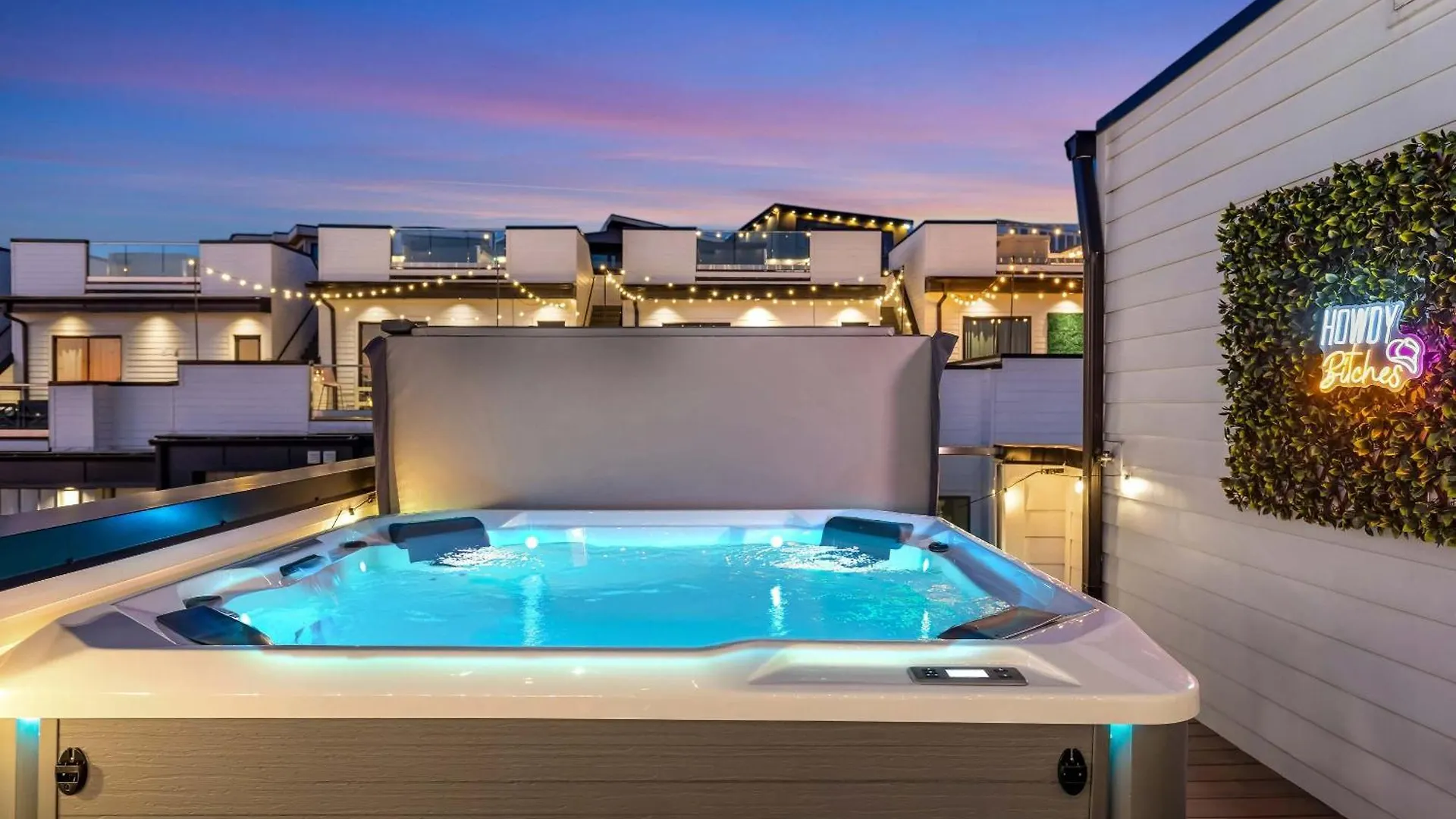 Downtown Nashville Hot Tub Game Room Karaoke Holiday home