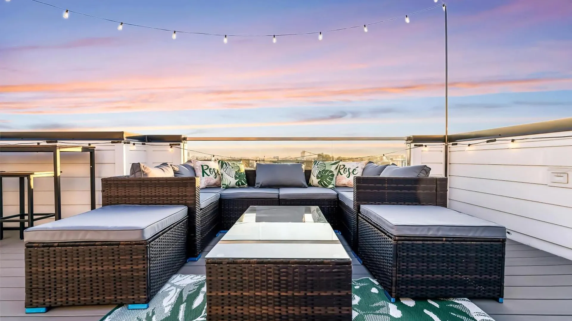 Downtown Nashville Hot Tub Game Room Karaoke Holiday home