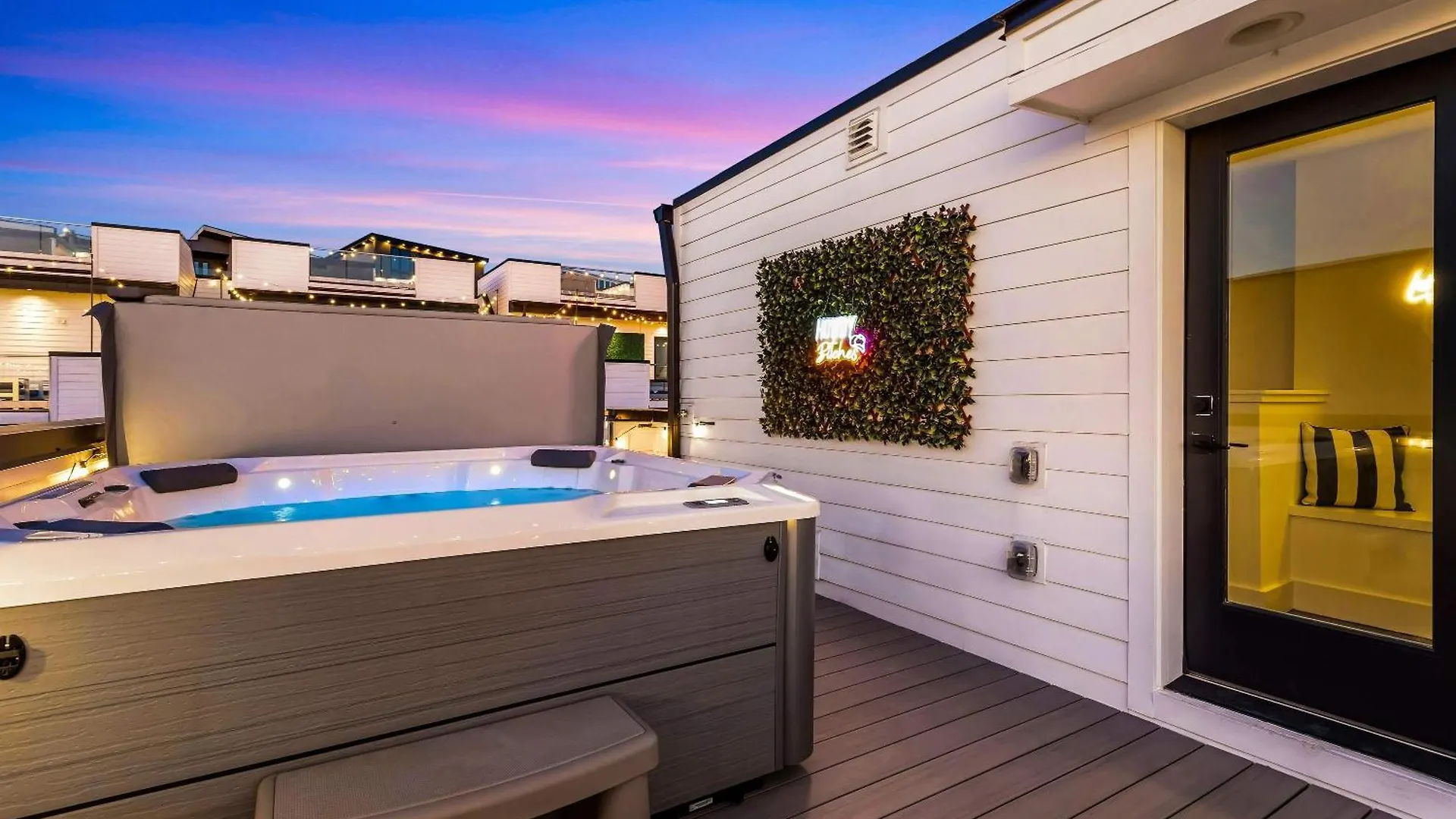 Downtown Nashville Hot Tub Game Room Karaoke
