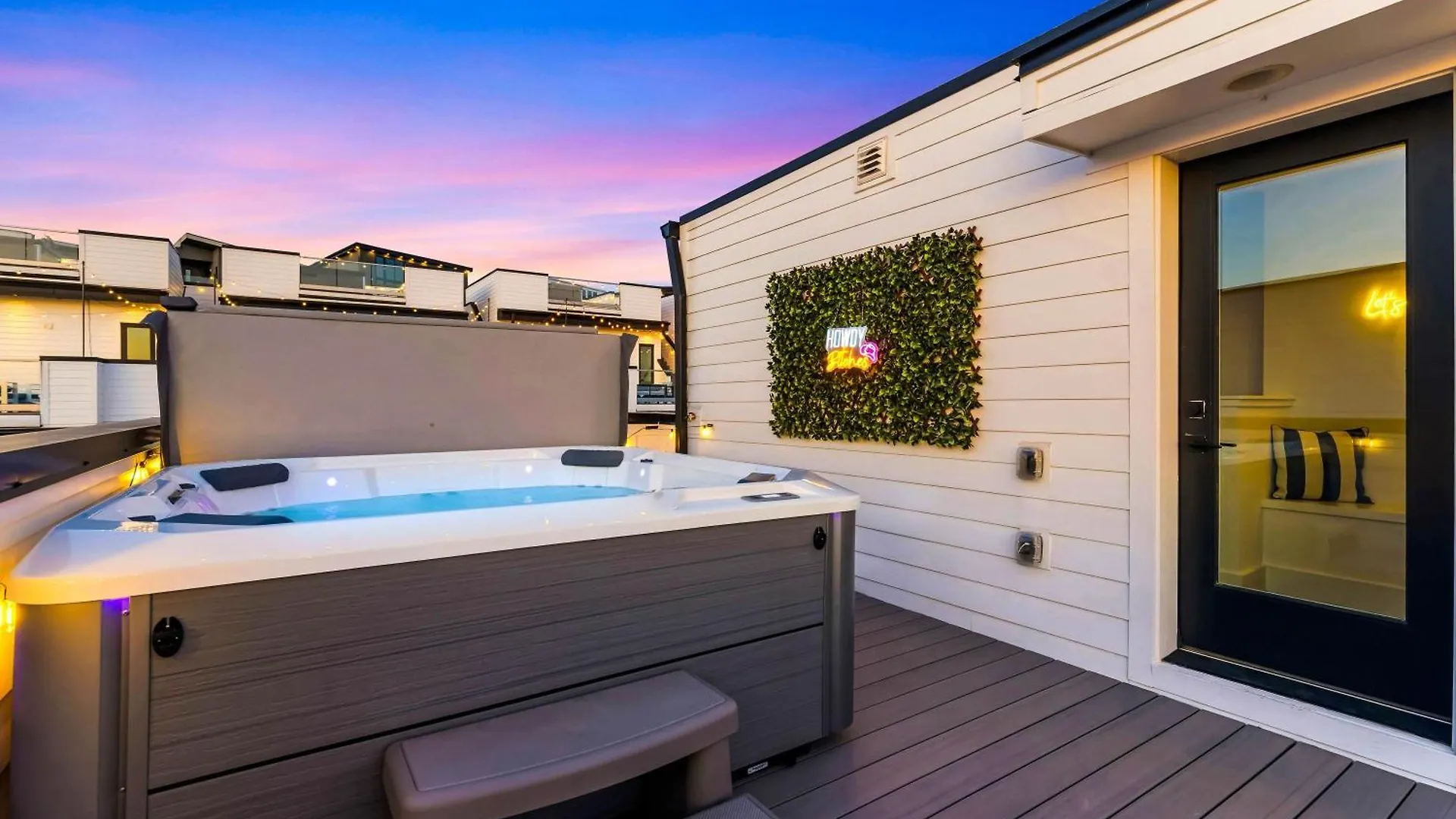Downtown Nashville Hot Tub Game Room Karaoke